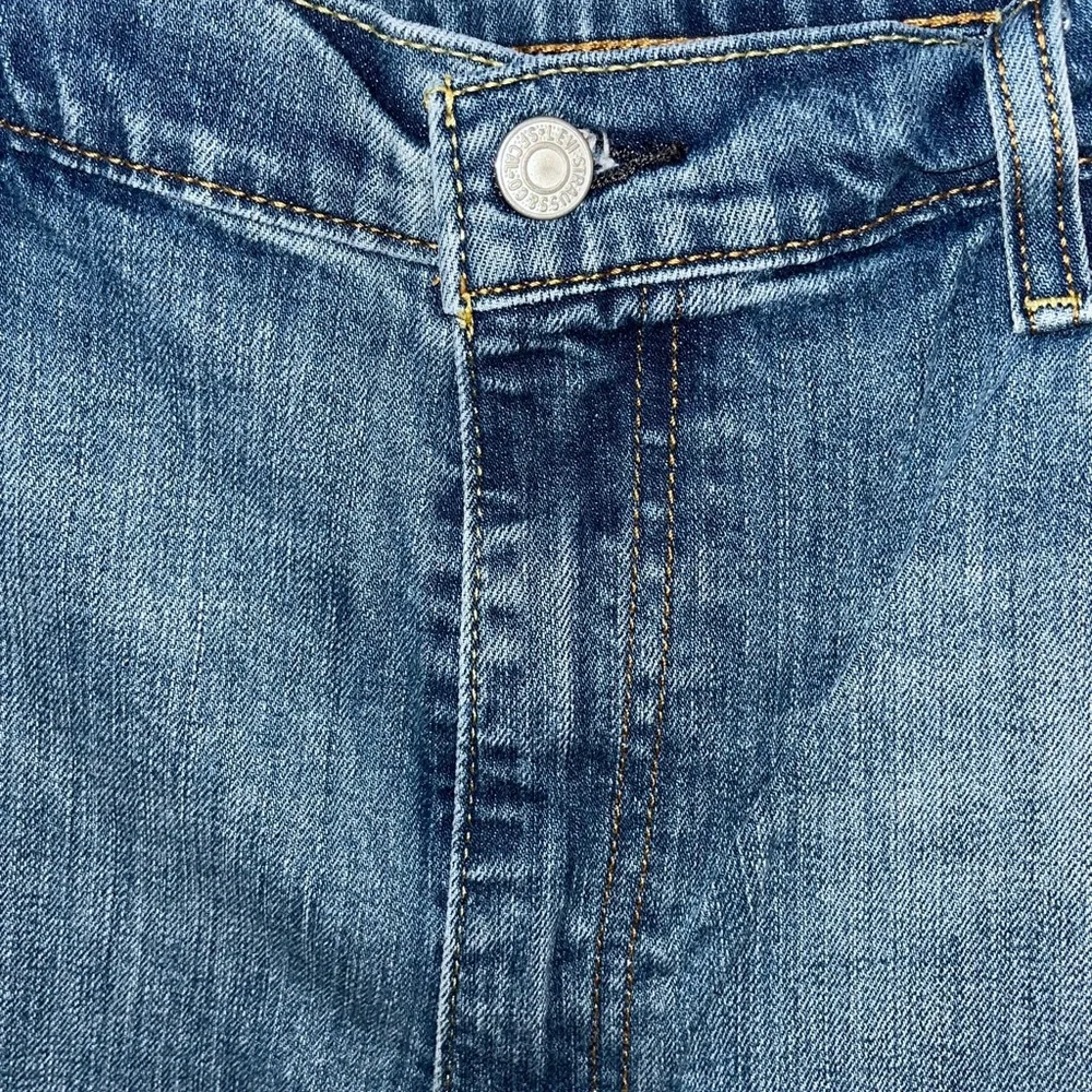 Levi’s 569 denim jean shorts Size 38 - Picture 3 of 7